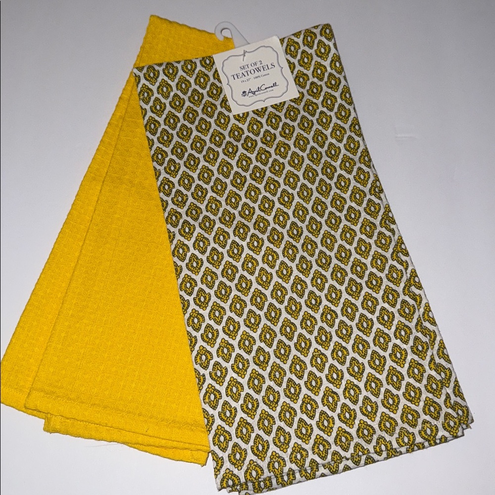 New April Cornell Set of 2 Tea Towels 100% Cotton 19x27” Yellow Medallion